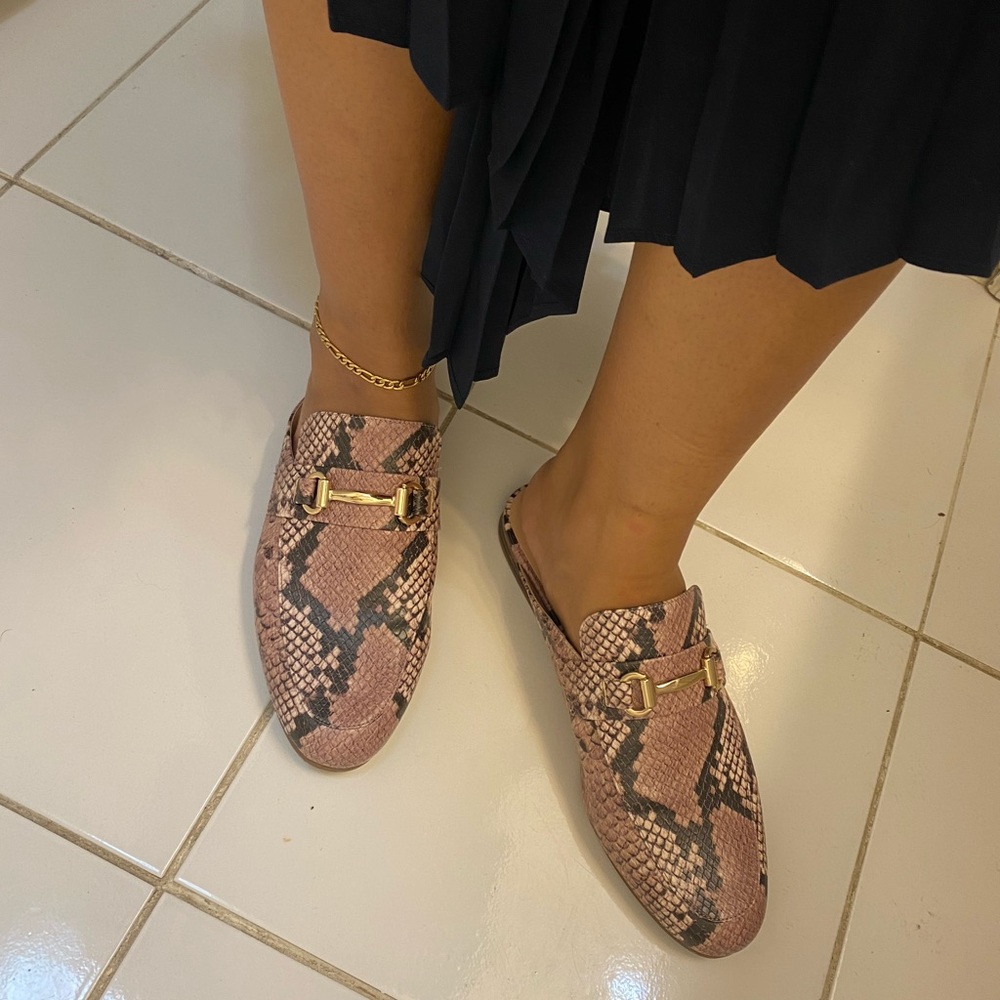 STEVE MADDEN SNAKESKIN MULES SZ 10